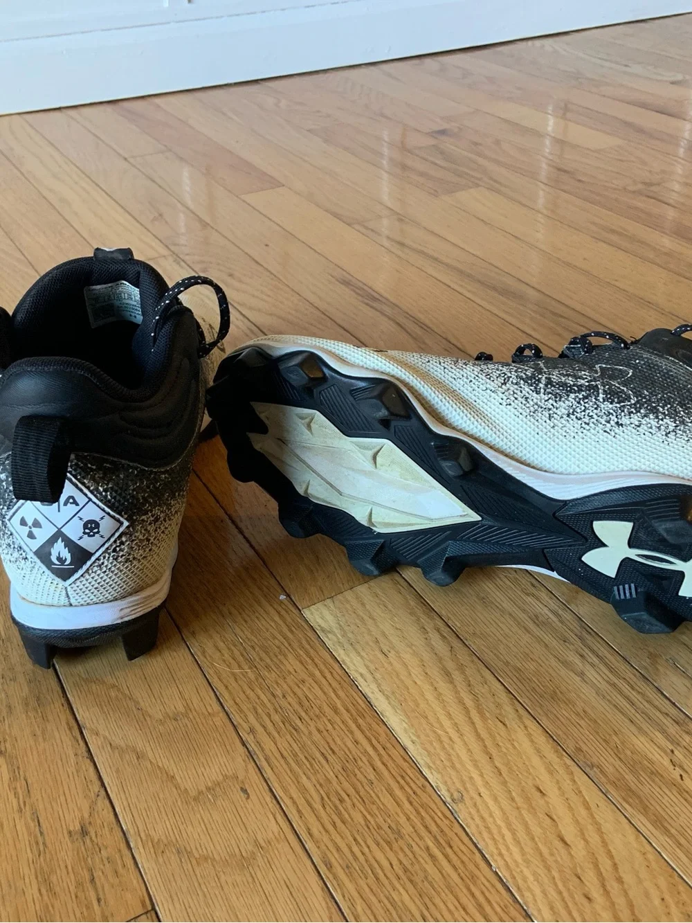 Under Armour low top